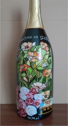 Peinture sur bouteille fleurs stylisées